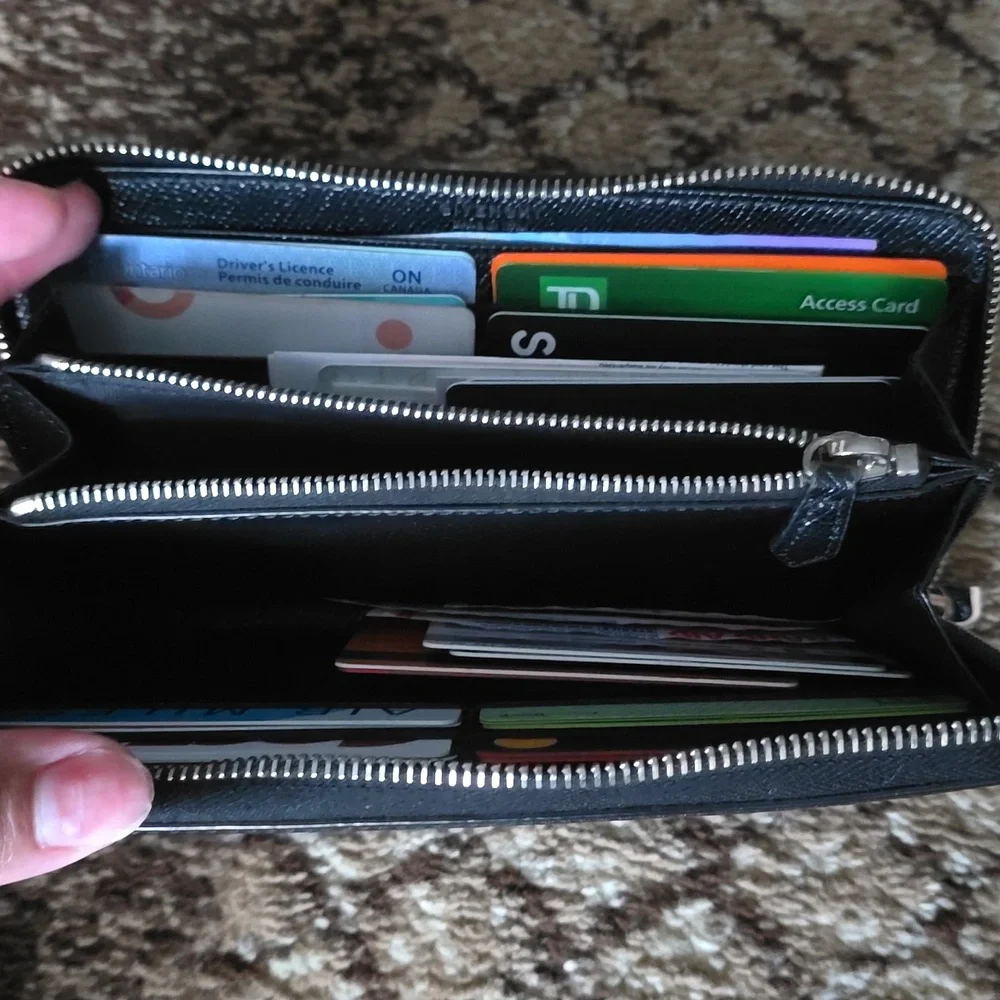 Authentic Givenchy Wallet - Picture 4 of 8